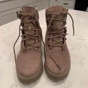 Timberland Carnaby Cool 6" Inch Lace Up Suede Combat Boots in Taupe . Size 7.5 .